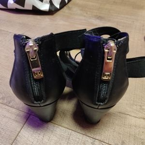 Liz Clair borne sandals size 8